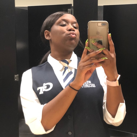 Meet your Posher, Alexus - Picture 4 of 6